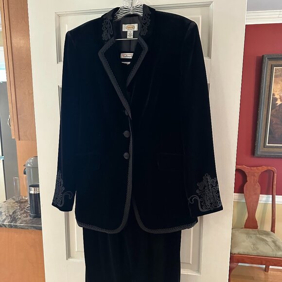 Talbots Black Velvet Blazer and velvet pant suit size 8 - Picture 1 of 9